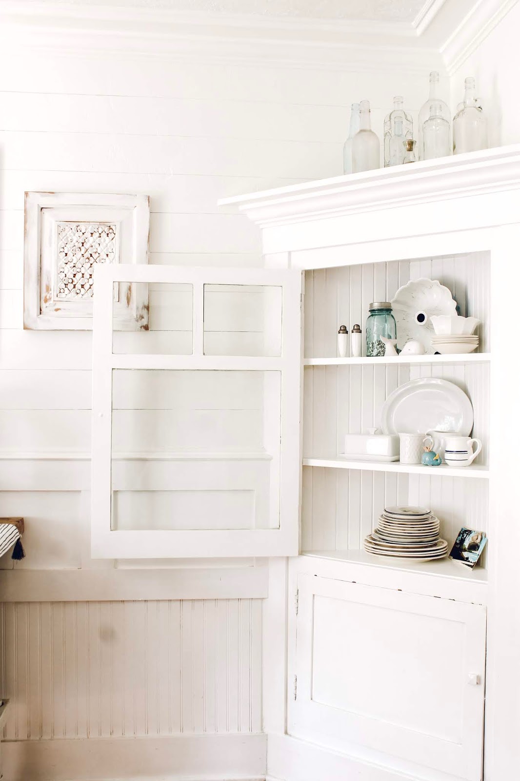 Built in corner cabinet dining room deals